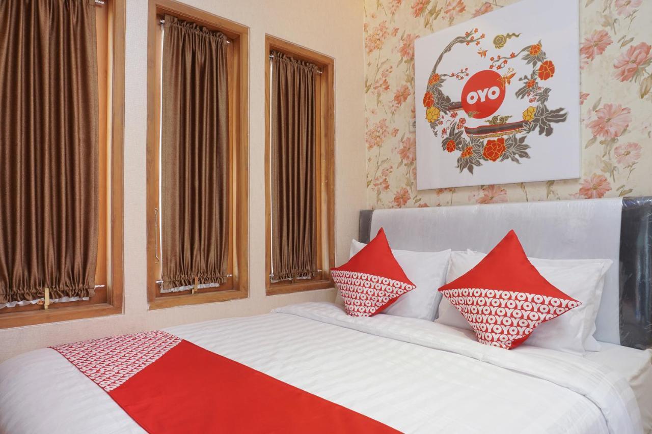 Super Oyo 444 Rafitha Homestay Baturetno Екстериор снимка